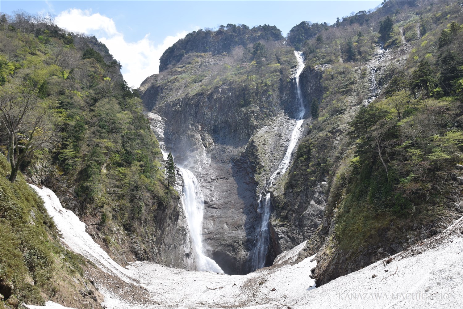 日本で一番小さい滝 金沢市のなるわ滝へ行ってきました 金沢まちゲーション